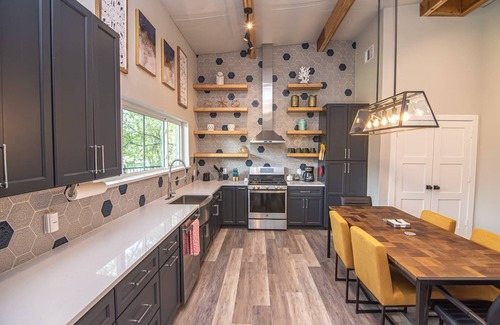 Morgan Apartment | Blue Star Bungalow at Lake Whitney: Pet-Friendly Secluded Lake Retreat, Wrap Around Deck & Fire Pit