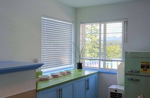 Sechelt House | Blue Villa by the Sea