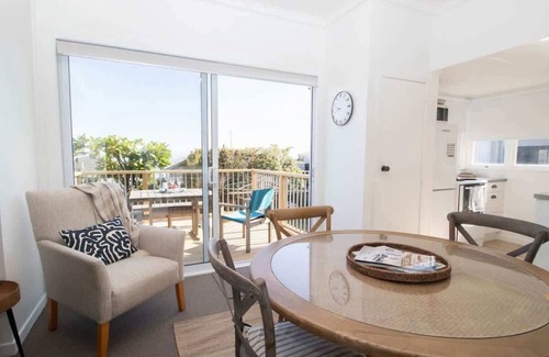 Rewa Cottage | Blue Water Cottage Near Beaches & Walkway