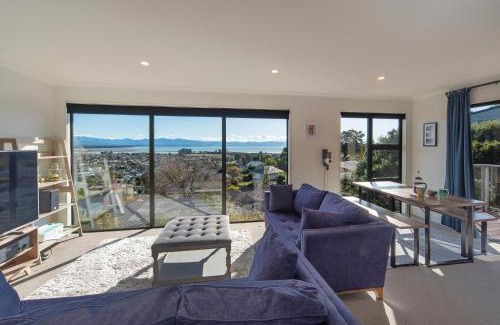 Tahunanui House | Blue Water Views