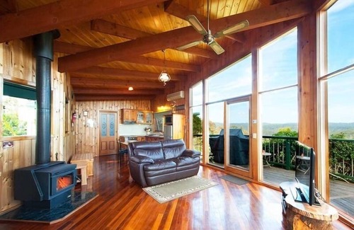 Johanna Cottage | Blue Wren Cottage on the Great Ocean Road.