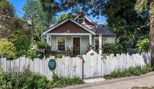 Old Bend House | Bluebird Day - River West
