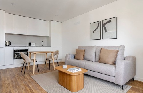 Casal da Ladeira Apartment | Blueground | Alvalade, balcony, nr Campo Pequeno