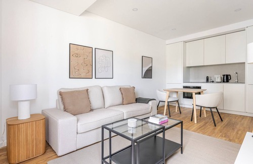 Casal da Ladeira Apartment | Blueground | Alvalade, balcony, nr Campo Pequeno