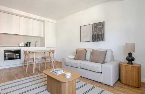 Casal da Ladeira Apartment | Blueground | Alvalade, balcony, nr Campo Pequeno