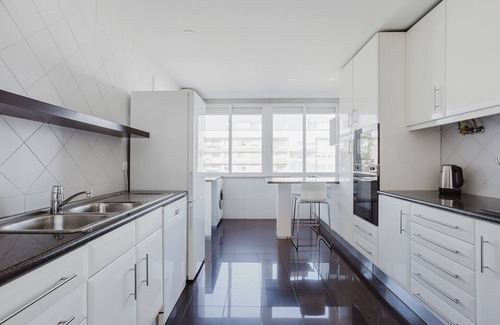 Alvalade Apartment | Blueground | Alvalade, washer, a/c, furniture