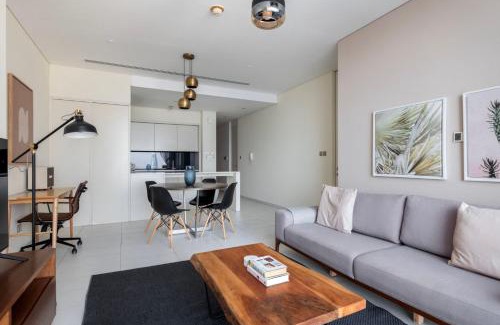DIFC Apartment | Blueground DIFC Burj K views indoor pool DXB-1493