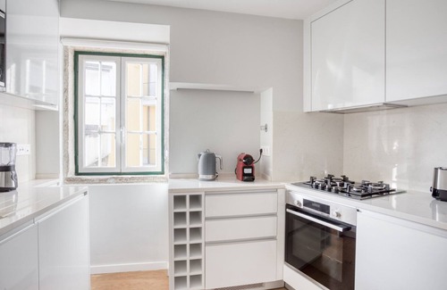 Santa Isabel Apartment | Blueground | Estrela, fully furnished