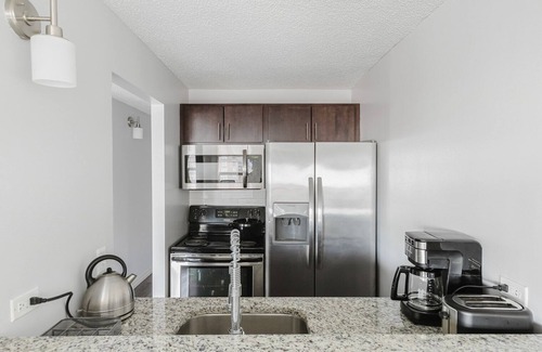 Rush and Division Apartment | Blueground | Gold Coast, BBQ & gym, nr Hancock