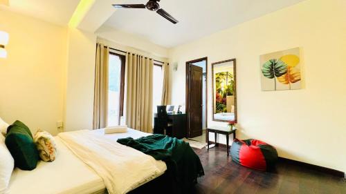 Green Park Apartment | BluO Classic Studio - Green Park Hauz Khas Village