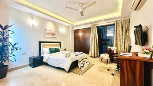 New Delhi Apartment | BluO Park Facing 3BHK- Lift, Balcony, Parking