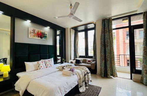 Kailash Colony Apartment | BluO Studio - M Block Mkt @ Greater Kailash