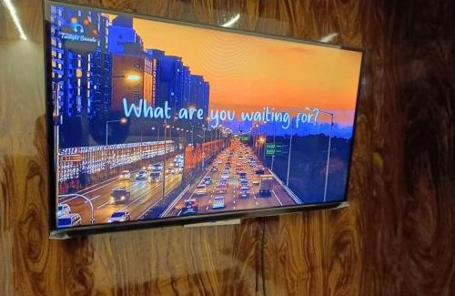 New Delhi Apartment | BnBBuddy Memorable apartment in West Delhi