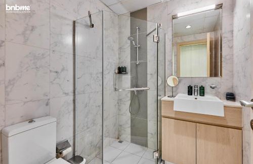 Dubai Production City Apartment | bnbmehomes - Afnan 4 - Midtown