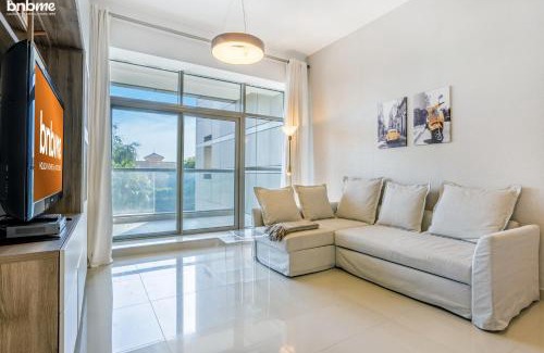 Dubai Sports City Apartment | bnbmehomes - The Medalist