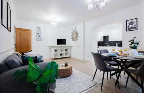 Queenhithe Apartment | BnBNova - Heart of the City with Balcony - Thames - St Paul's