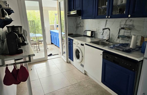 Giens Apartment | Boarding Porquerolles 2km away. Beach 200m.Shops 200m. Nice villa base