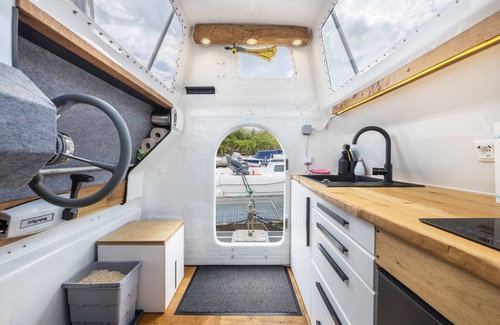 Neuland Boat Rental | Boat 'Besonders Ausgebautes Rettungsboot' with Wi-Fi