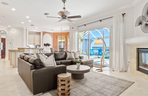 Palma Sola House | Boating/Fishing Paradise at Bayfront Dock! Pool!