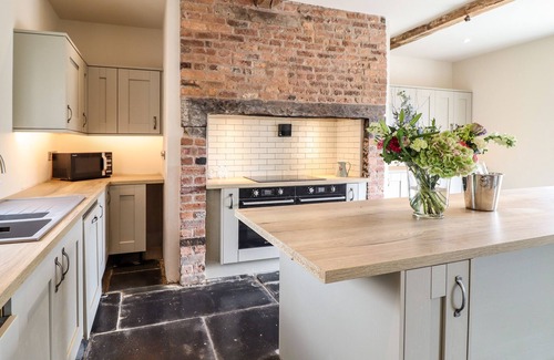 Trefeglwys Cottage | BODAIOCH HALL, pet friendly, luxury holiday cottage in Caersws