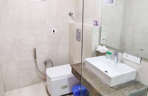 Bodh Gaya Hotel | Bodhgaya Seven Inn Hotel n Restaurant