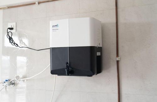 Santacruz Apartment | Boho, Breezy, Sun-Kissed 2bhk nr BKC & Airport