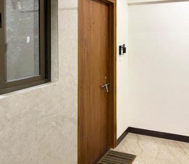 Santacruz Apartment | Boho, Breezy, Sun-Kissed 2bhk nr BKC & Airport