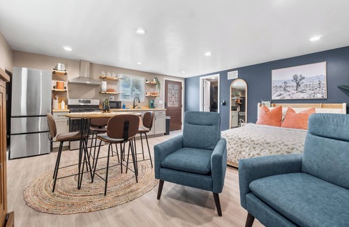 Visalia Apartment | Boho Chic - DT Visalia/W Modern Art Flair