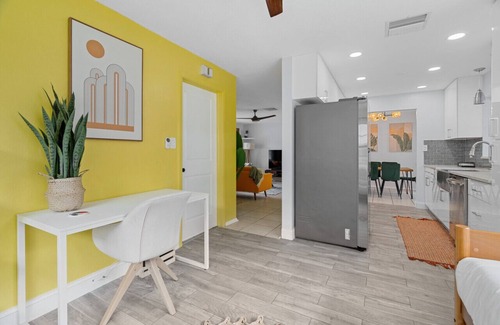 Largo House | Boho Heated Pool House w/Gym <20min to Beaches!