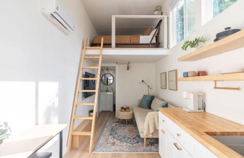 Holly Apartment | BoHo Tiny Home - Walkable to the Best of East Austin