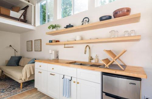 Holly Apartment | BoHo Tiny Home - Walkable to the Best of East Austin