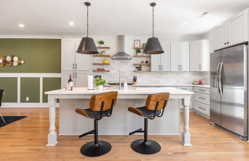 Charlotte House | Bold Uptown Retreat - Hot Tub - 6 Beds