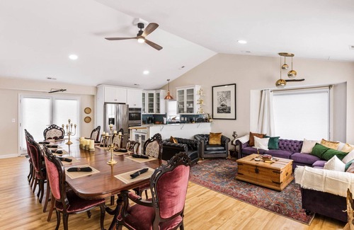 Surf City House | Bombastic Home ~Steps to Beach~Hot Tub~Game Room~Sleeps 13!