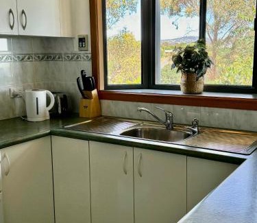 Clunes House | Bonnie Views Cottage