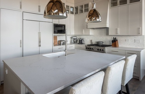 Spanish Peaks House | Book a Holiday Getaway Today! Luxury Townhome with Hot Tub! Beautiful Views!