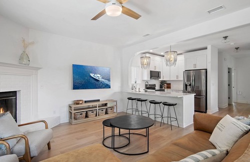 Santa Rosa Beach House | Book Now for Fall! Private Heated Pool! Low-Speed Vehicle! Carriage House! Bikes!