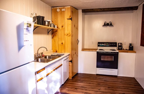 Carbon Hill Cabin | Book Your Getaway Now