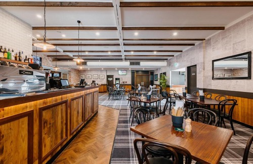 West Mackay Hotel | Boomerang Hotel