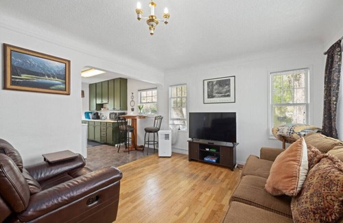 Central - Terry House | Bo’s Rusty Western Duplex Unit