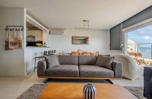 Kabatas Apartment | Bosphorus View: Spacious 3-bedroom apartment in lovely Istanbul with AC