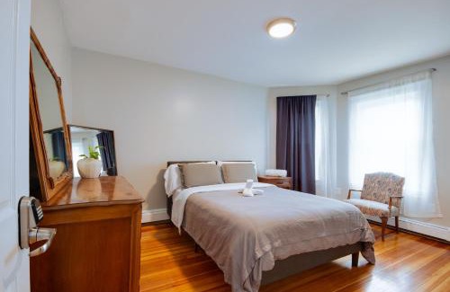 Jones Hill Apartment | Boston Three Bedroom Apartment
