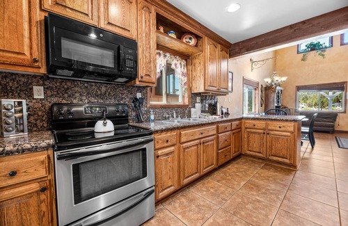 Patton House | Boulder Bay Park Lakefront - Across from Lake, Hot Tub, Walk to Lake