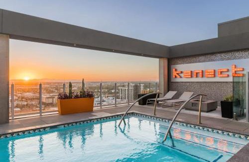 Downtown Phoenix Apartment | Boulevard Stays Highrise STU Sky Pool Parking Gym 29