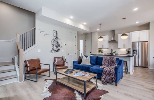 West End Apartment | Bourbon&Bubbles! 2 Homes 40+ Bed