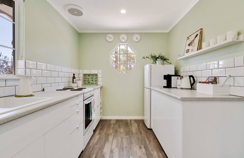 Penrice Cottage | Boutique accommodation peacefully set amongst you're own private vineyard