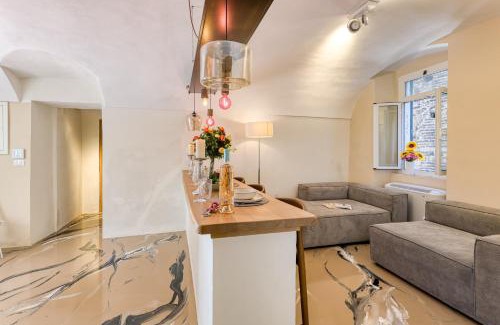 Old Town Apartment | Boutique Apartment Casa Del Nobile - Happy Rentals
