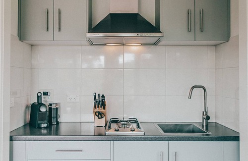 Yarra Glen Bed & Breakfast | Boutique group resort accommodation - 7 rooms & 7 bathrooms. Sleeps up to 14pax