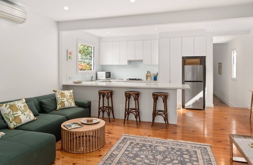 Hawthorn House | BOUTIQUE STAYS - Alkira House