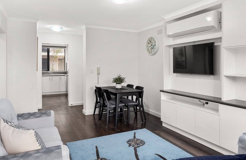 Essendon Apartment | BOUTIQUE STAYS - Lilly Pilly