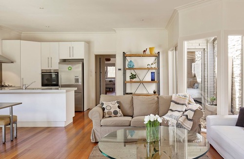 Mordialloc House | BOUTIQUE STAYS - Mordi Sands